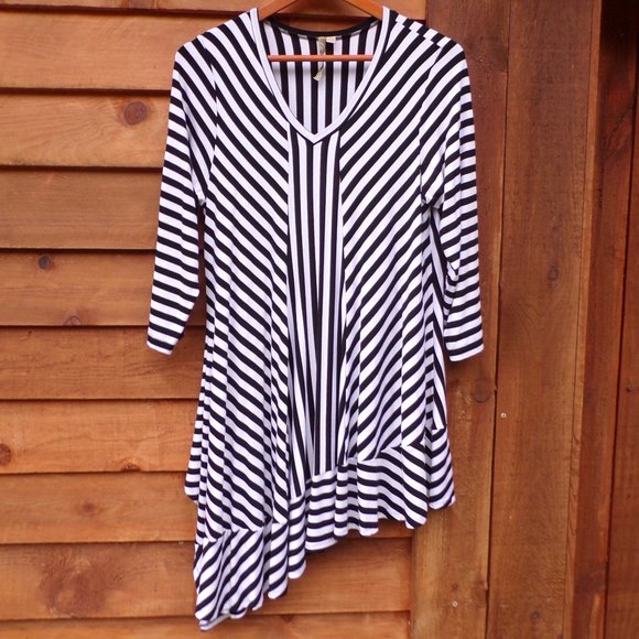 Comfy USA Asymmetrical Striped Tunic. Size XL